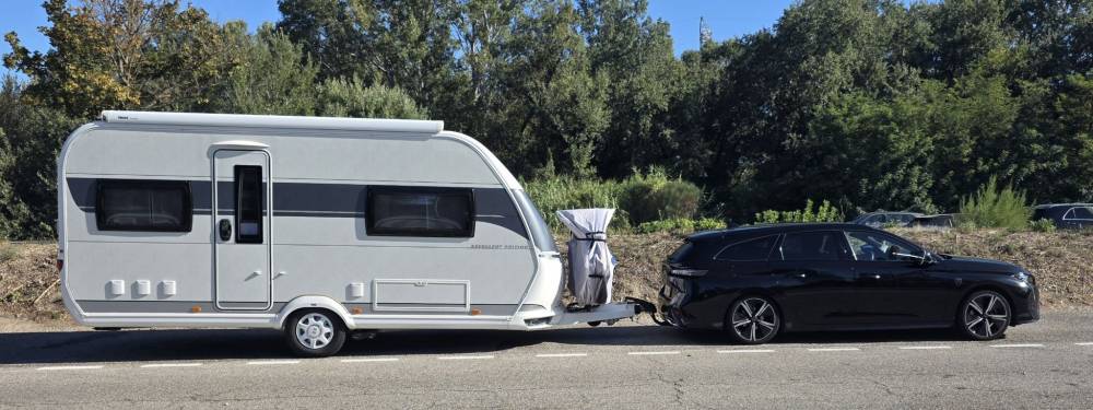 Zwei_Camper_mit_Hund